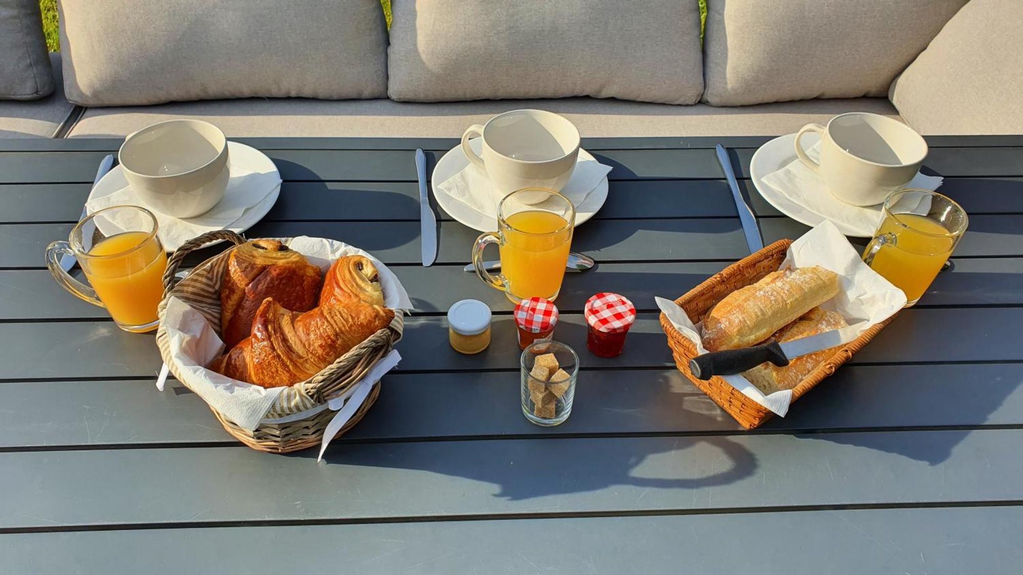 Bed and Breakfast Au Fil De L'Eau La Chapelle-Saint-Aubin Zewnętrze zdjęcie